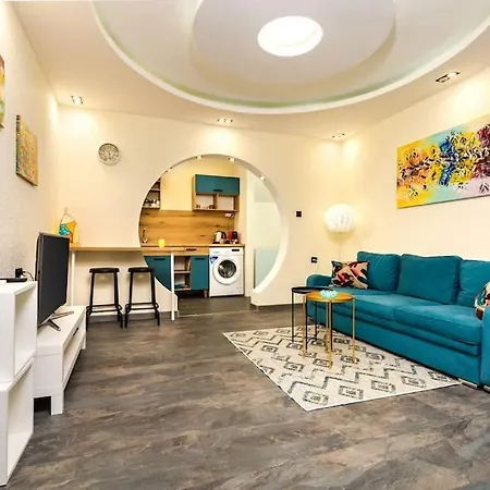 Modern 1br With Private Garden Center Apartment *