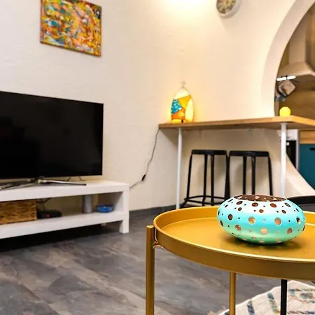 Apartment Modern 1br With Private Garden Center