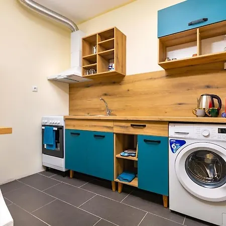 Modern 1br With Private Garden Center Apartment