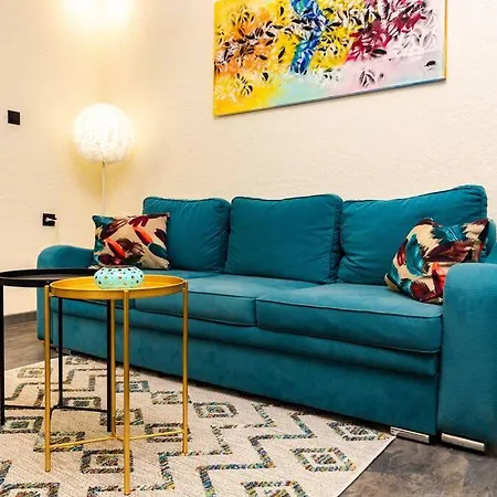 Apartment Modern 1br With Private Garden Center *
