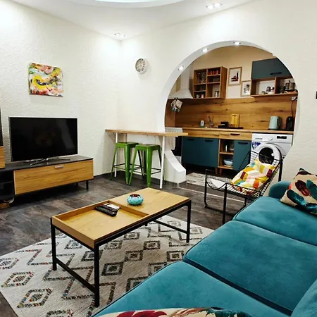 Modern 1br With Private Garden Center Plovdiv